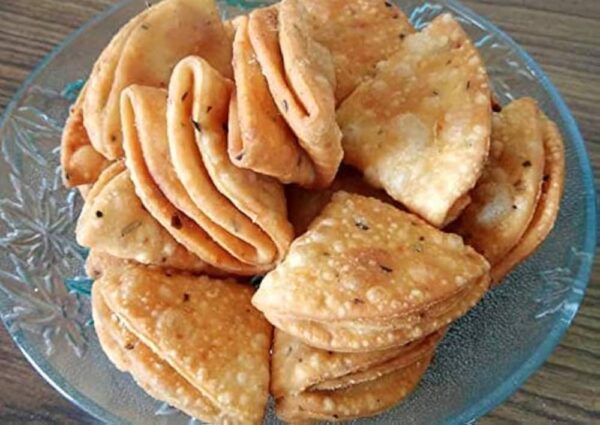 Ajwain Kalonji Khasta Tikoni Mathri | Snacks | Namakpara